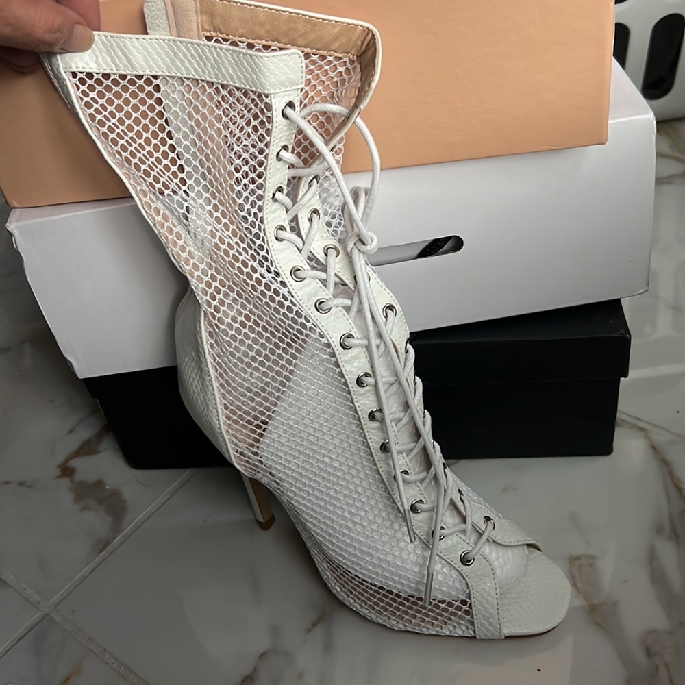 Shoes ๐ - Picture 3 of 4